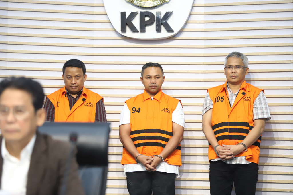 KPK menetapkan tersangka Gubernur Riau terkait kasus korupsi UPT Jalan dan Jembatan (Ashar/SinPo.id)