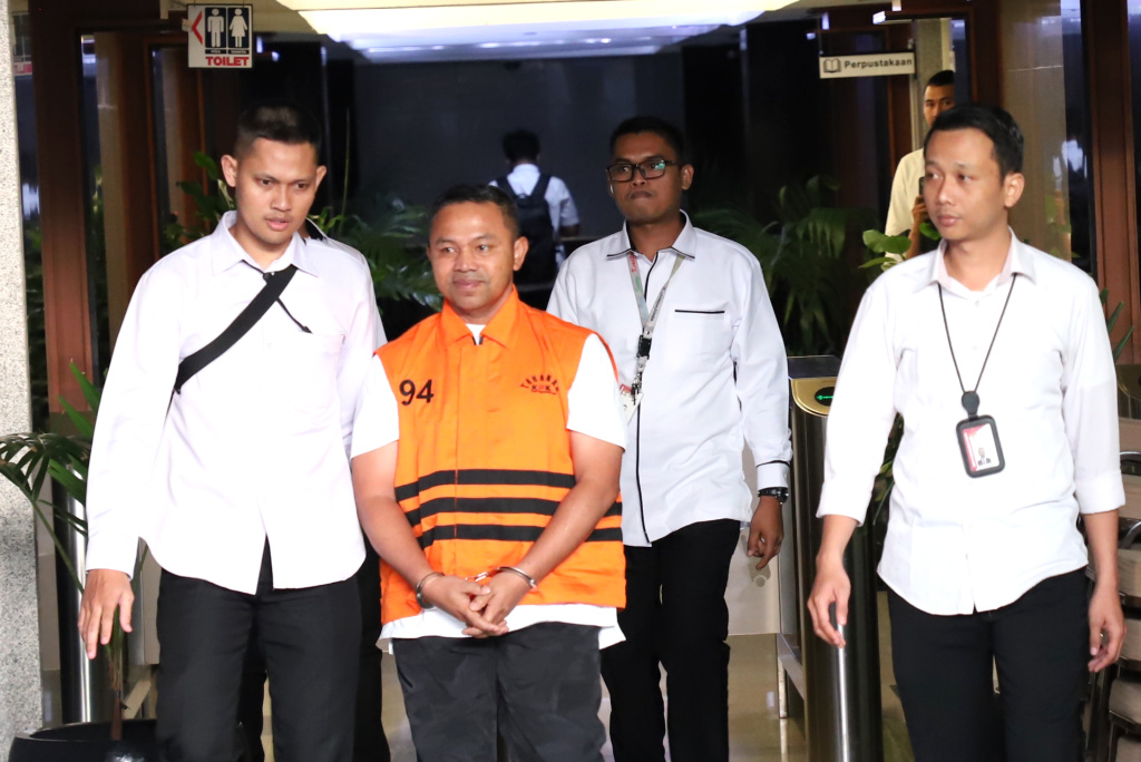 KPK menetapkan tersangka Gubernur Riau terkait kasus korupsi UPT Jalan dan Jembatan (Ashar/SinPo.id)