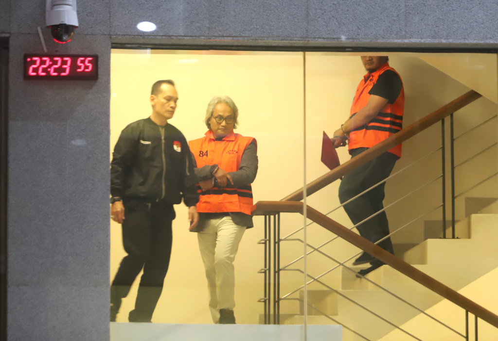 KPK resmi menetapkan tiga tersangka korupsi KPP Madya Banjarmasin terkait kasus suap surat (SKPKPP) dengan nilai Rp.48,3 miliar (Ashar/SinPo.id)