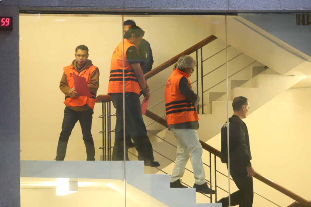 KPK resmi menetapkan tiga tersangka korupsi KPP Madya Banjarmasin terkait kasus suap surat (SKPKPP) dengan nilai Rp.48,3 miliar (Ashar/SinPo.id)