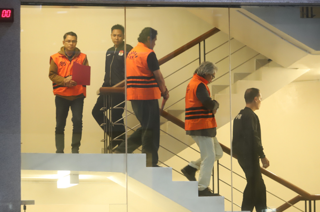 KPK resmi menetapkan tiga tersangka korupsi KPP Madya Banjarmasin terkait kasus suap surat (SKPKPP) dengan nilai Rp.48,3 miliar (Ashar/SinPo.id)