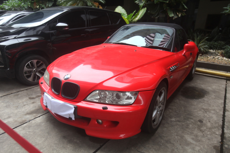 KPK menyita sebelas mobil dan dua motor dari pengeledahan Kementerian Ketenagakerjaan (Ashar/SinPo.id)