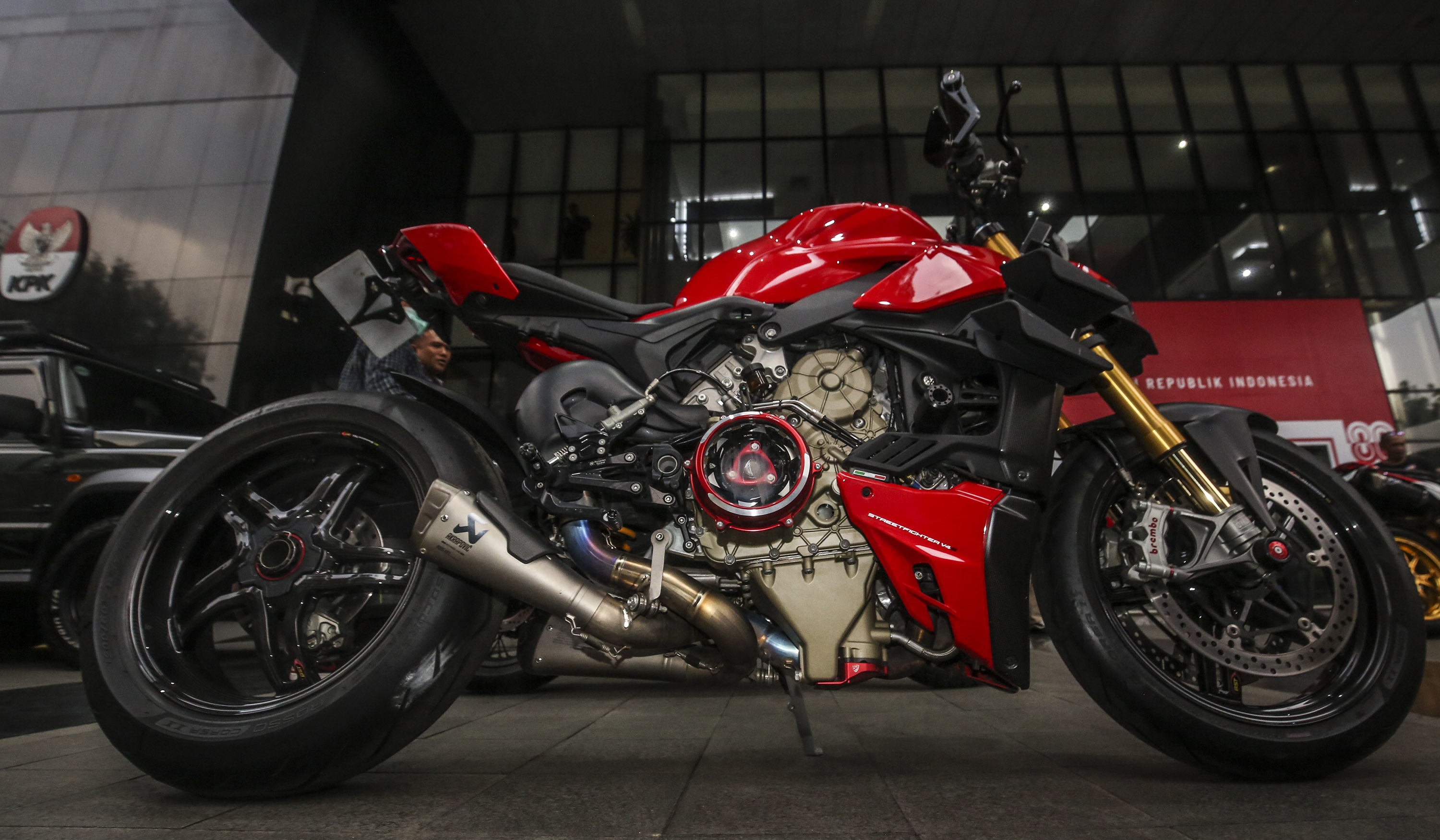 Barang bukti OTT Wamenaker. (Agus Priatna/SinPo.id)