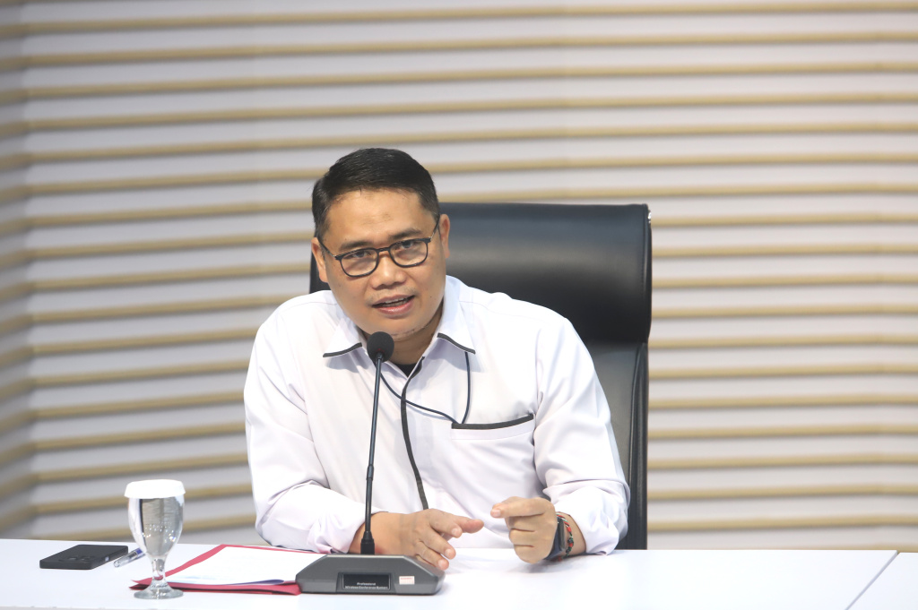 KPK menyita barang bukti OTT di KPP Madya Jakarta Utara (Ashar/SinPo.id)