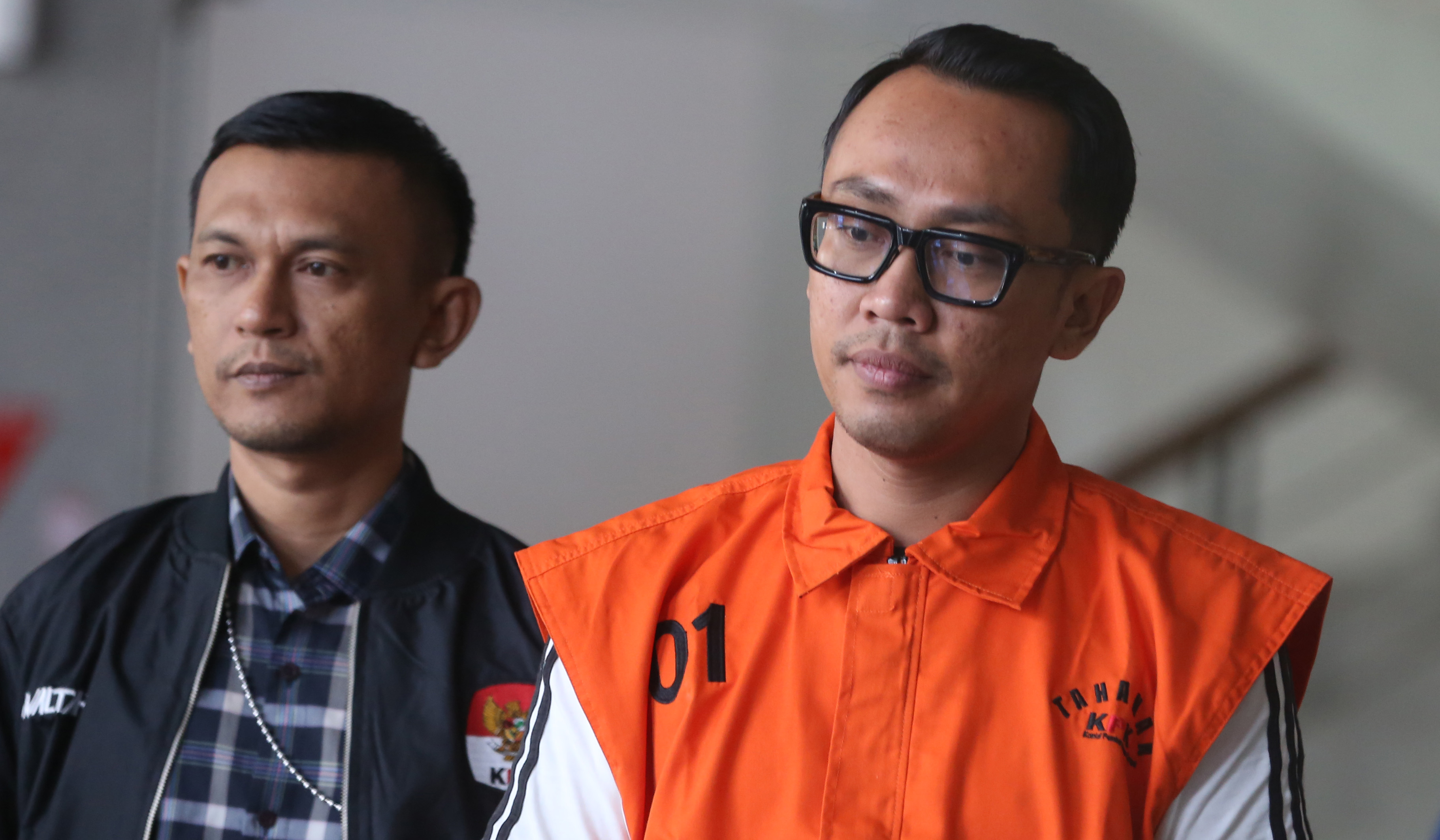 KPK tahan pegawai BPK terkait kasus Muara Enim. (Agus Priatna/SinPo.id)