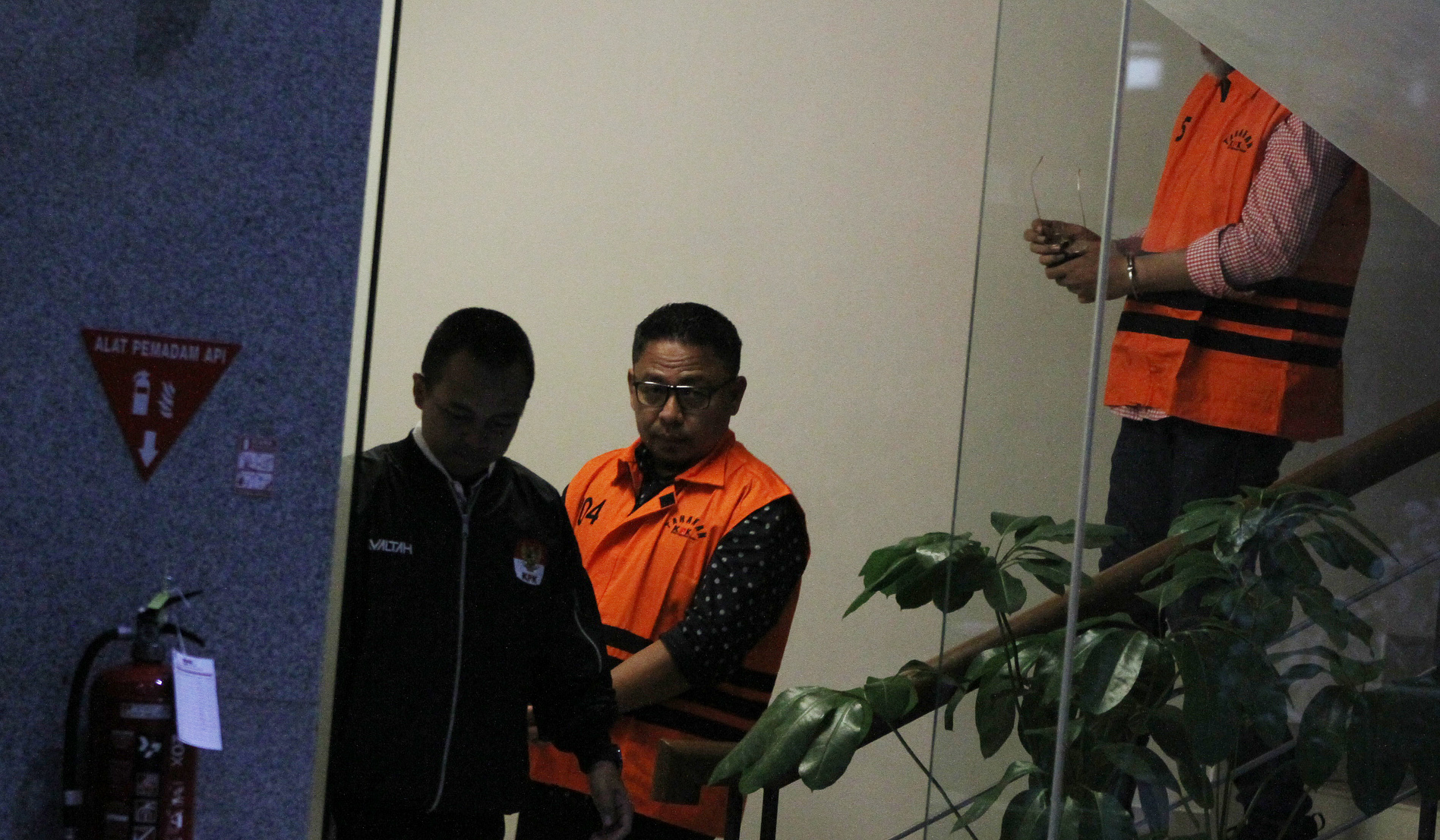 Penahanan tersangka korupsi RSUD Koltim. (Agus Priatna/SinPo.id)