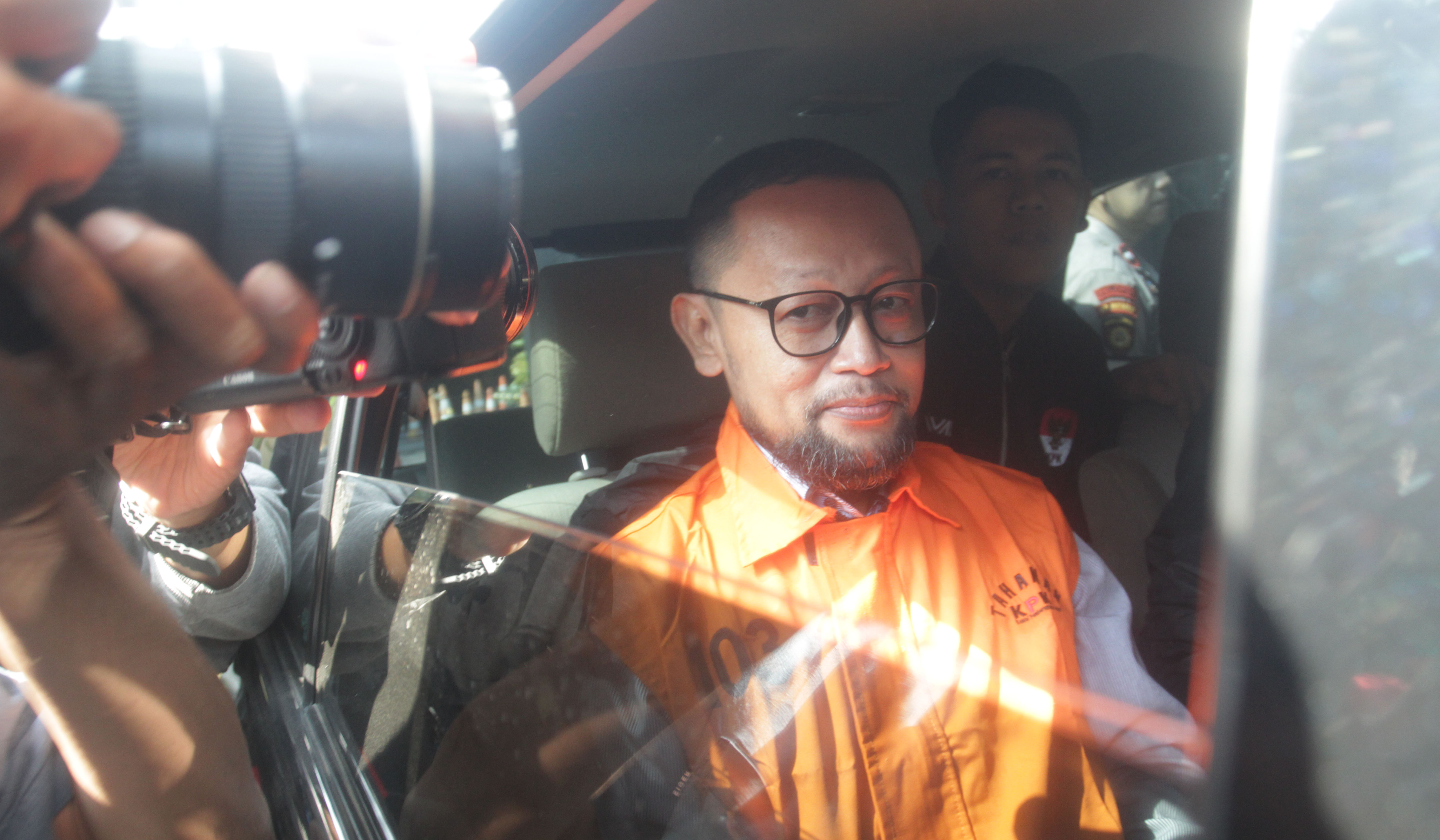 KPK tahan Gus Alex. (Agus Priatna/SinPo.id)