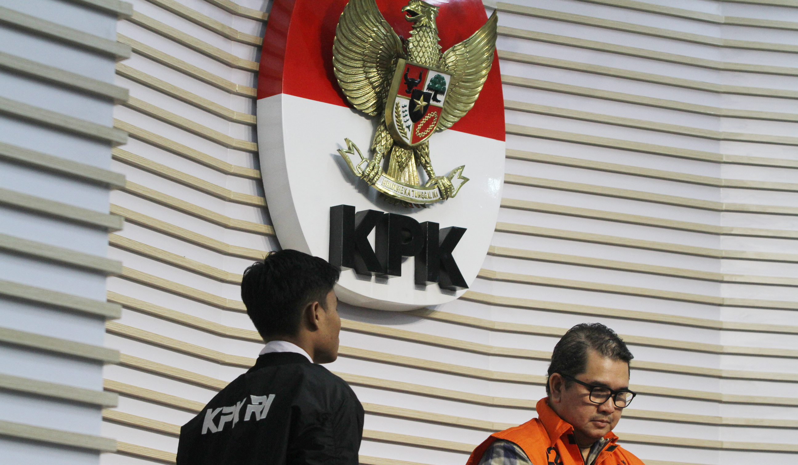 KPK tahan eks Dirut PT PGN, Hendi Prio Santoso. (Agus Priatna/SinPo.id)