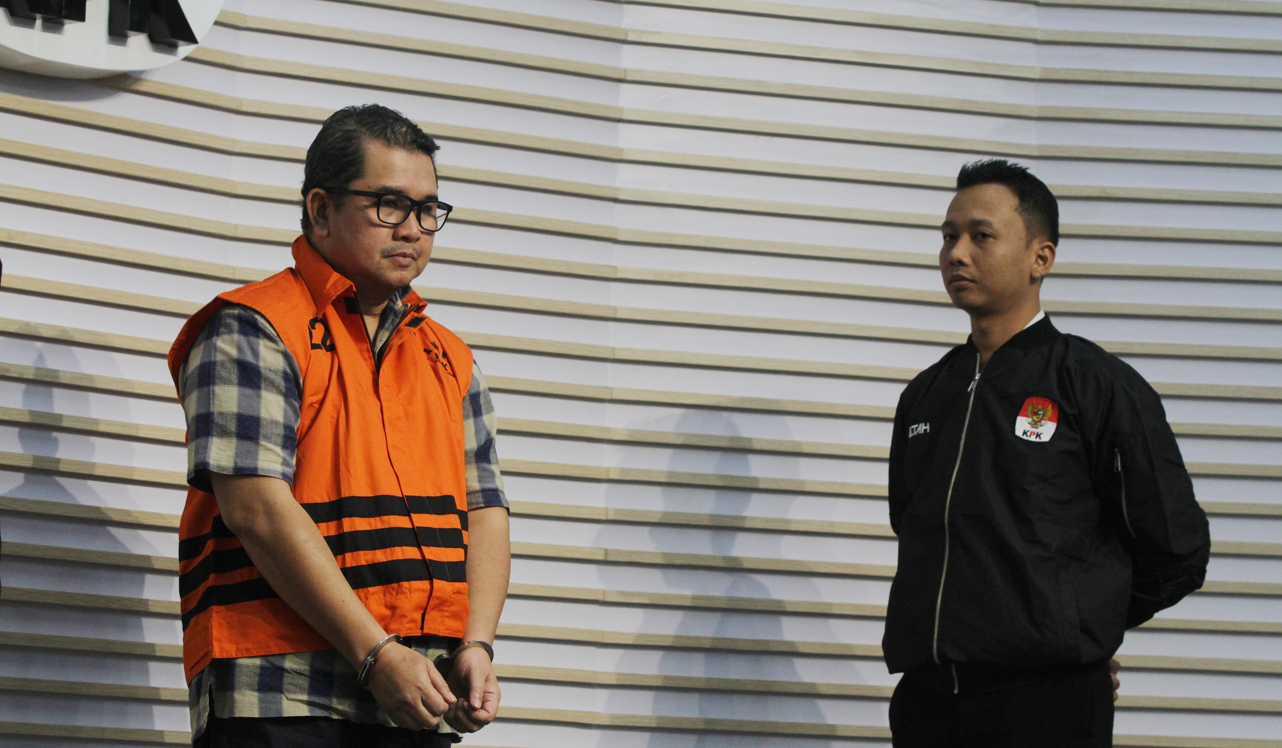 KPK tahan eks Dirut PT PGN, Hendi Prio Santoso. (Agus Priatna/SinPo.id)