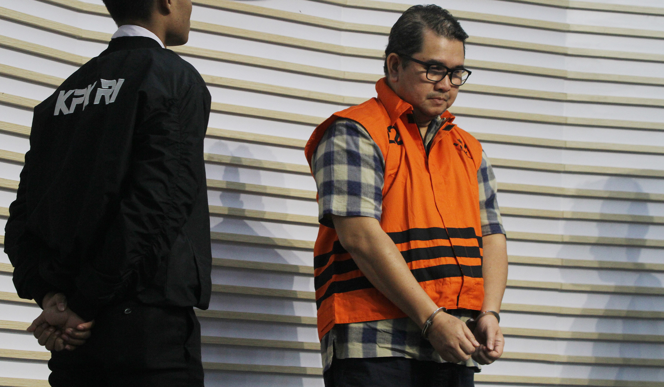 KPK tahan eks Dirut PT PGN, Hendi Prio Santoso. (Agus Priatna/SinPo.id)