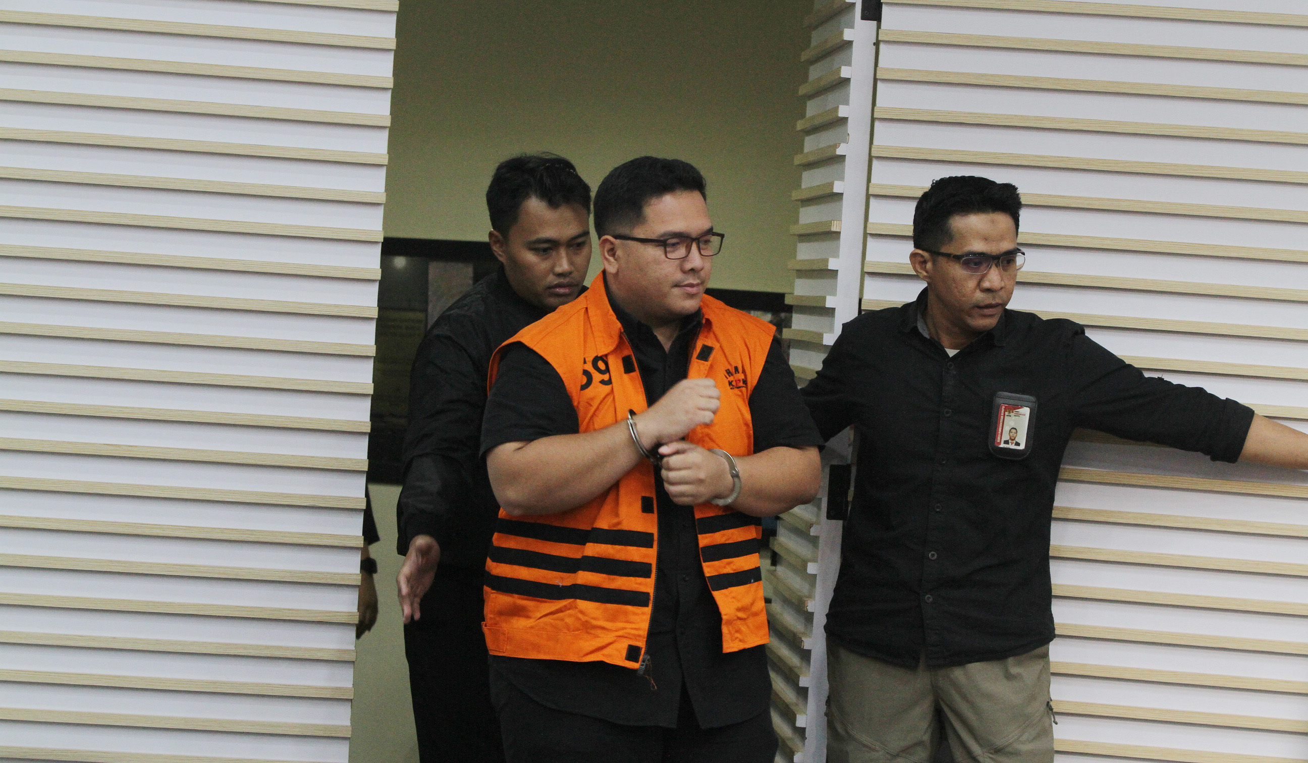 Tersangka korupsi dana hibah Pokmas Jatim. (Agus Priatna/SinPo.id)