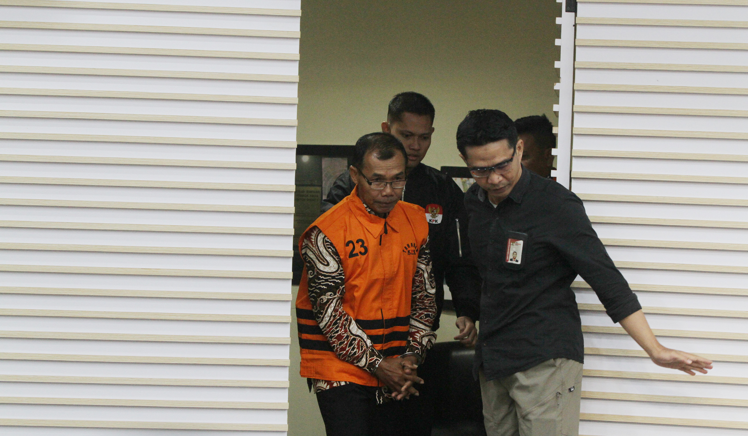 Tersangka korupsi dana hibah Pokmas Jatim. (Agus Priatna/SinPo.id)