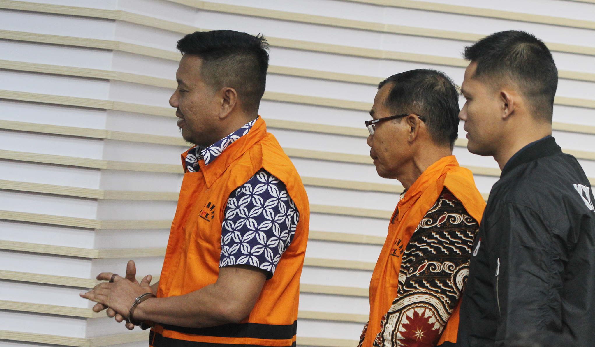 Tersangka korupsi dana hibah Pokmas Jatim. (Agus Priatna/SinPo.id)