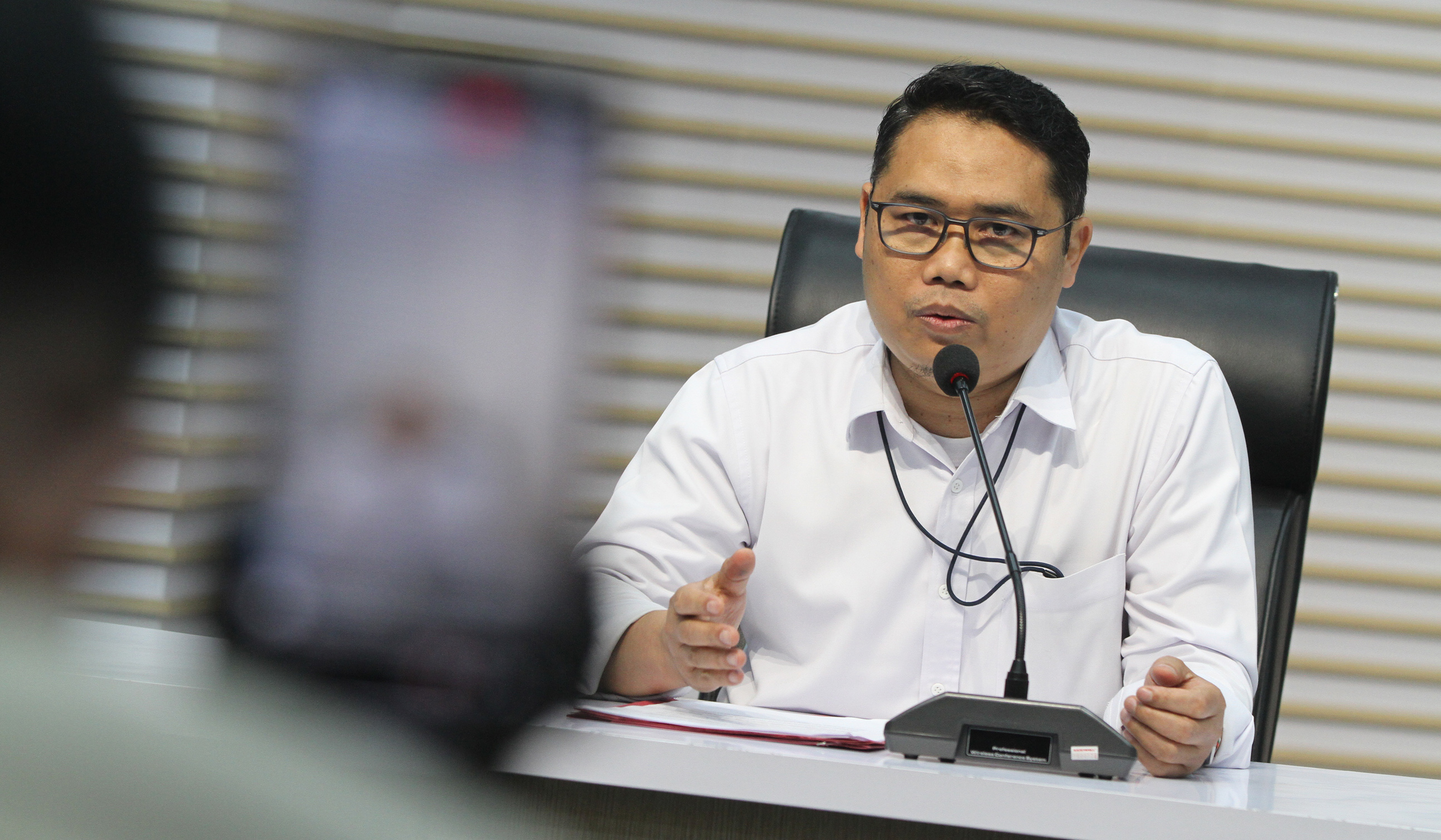 Tersangka korupsi dana hibah Pokmas Jatim. (Agus Priatna/SinPo.id)