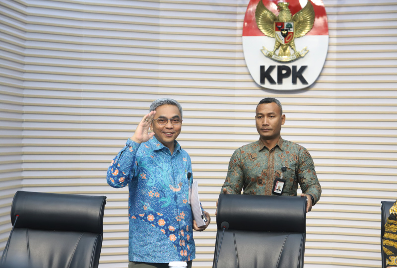 KPK tetapkan Sekjen PDIP Hasto Kristiyanto sebagai tersangka tekait kasus Harun Masiku (Ashar/SinPo.id)