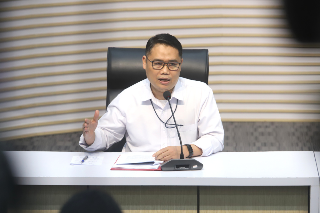 KPK menunjukan hasil barang bukti OTT Bupati Pekalongan Fadia Arafiq (Ashar/SinPo.id)