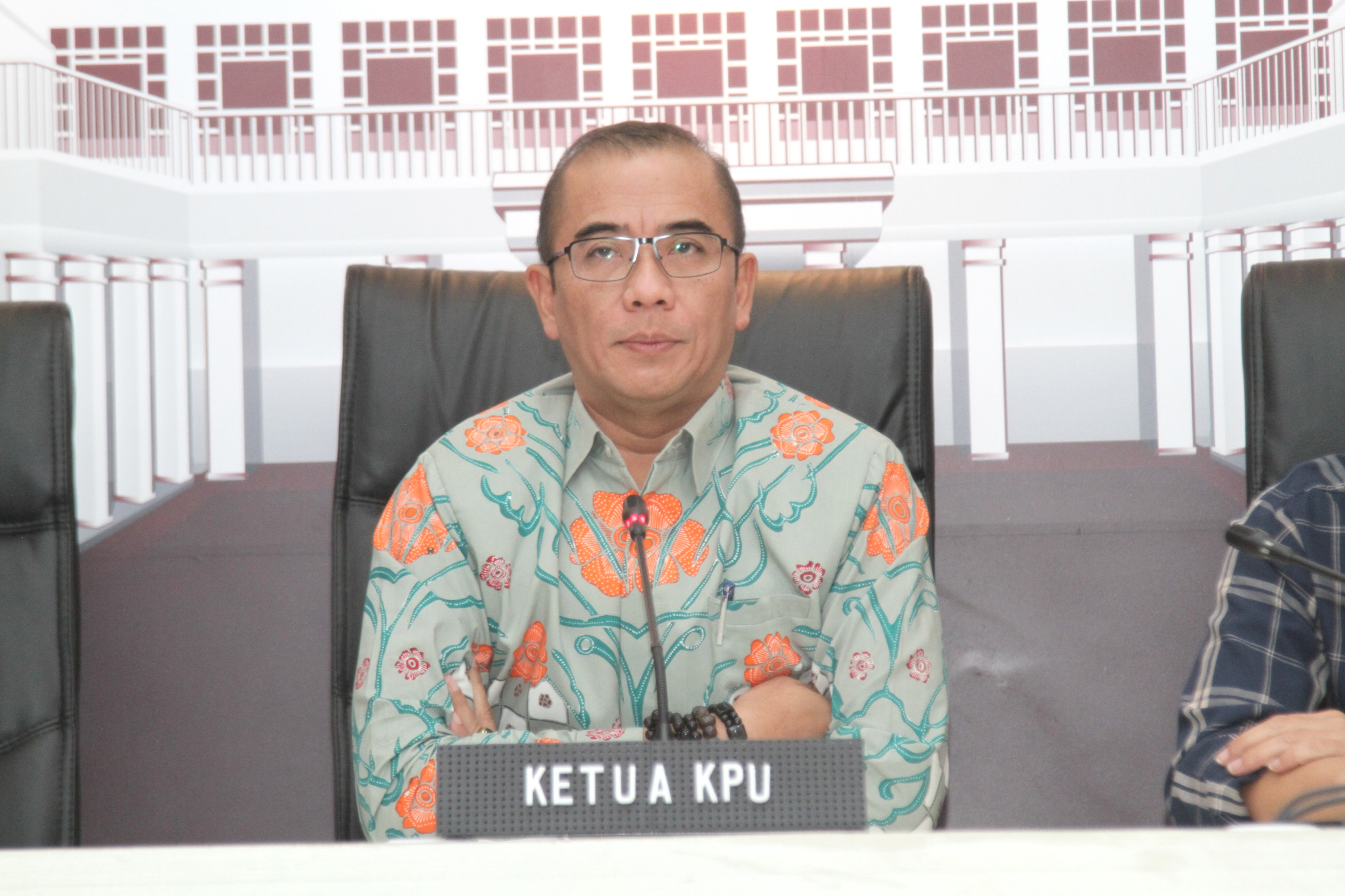 Ketua KPU Hasyim Asy'ari saat membuka diskusi pendaftaran parpol pemilu 2024 (Ashar/SinPo.id)