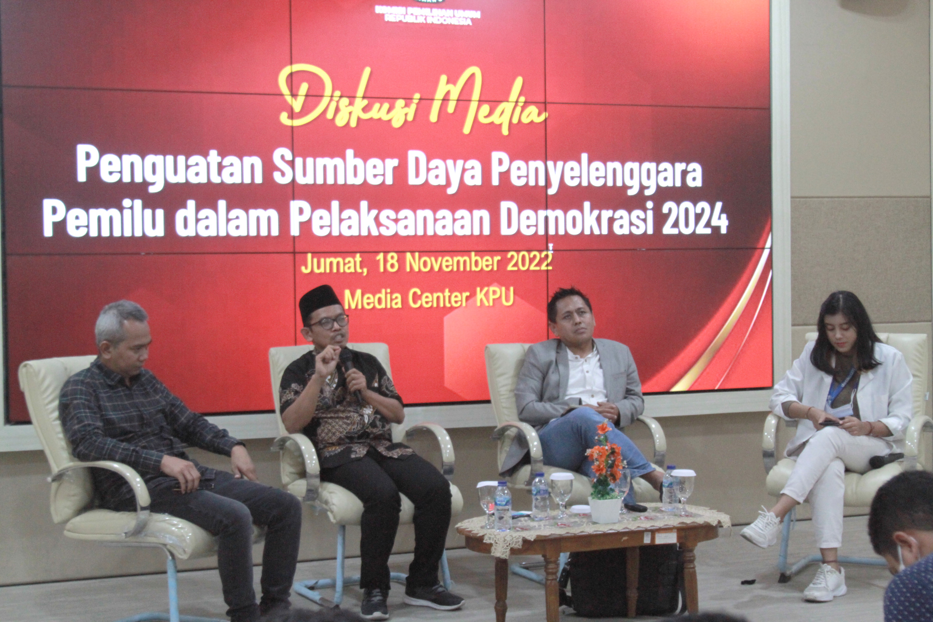 KPU menggelar diskusi bersama media dengan membahas penguatan sumber daya penyelengara pemilu dalam pelaksanaan demokrasi 2024 (Ashar/SinPo.id)