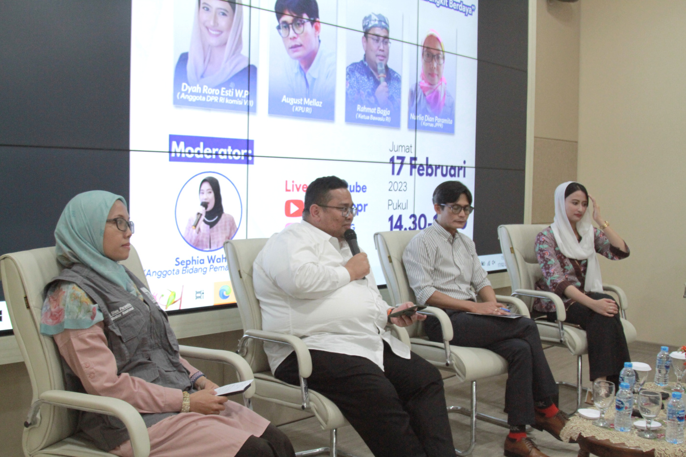 KPU gelar diskusi media Sumbang suara kaum muda dalam peran menciptakan Pemilu 2024 damai (Ashar/SinPo.id)