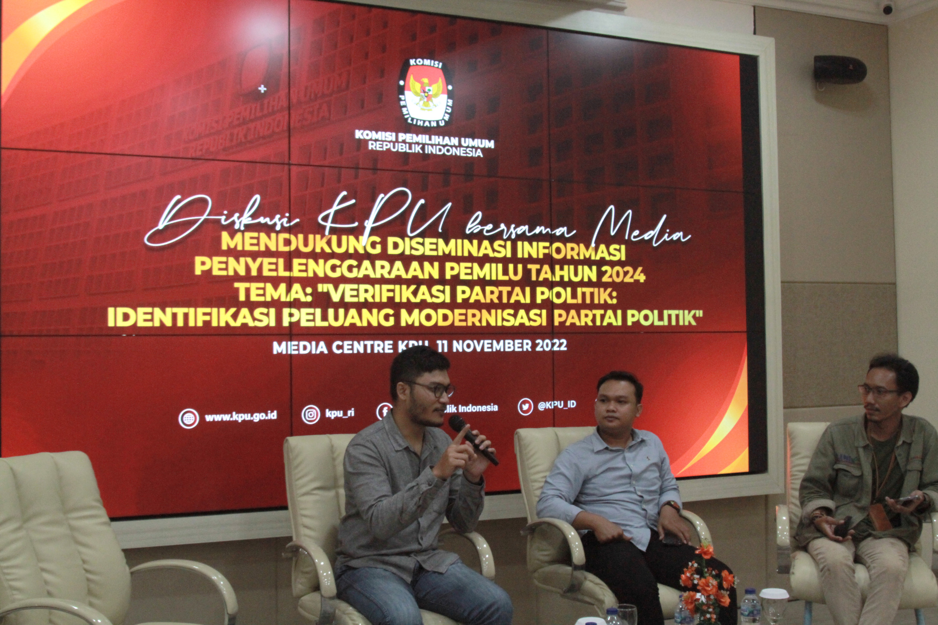 KPU menggelar diskusi bersama media membahas Verifikasi Partai Politik: Identifikasi Peluang Modernisasi Partai Politik