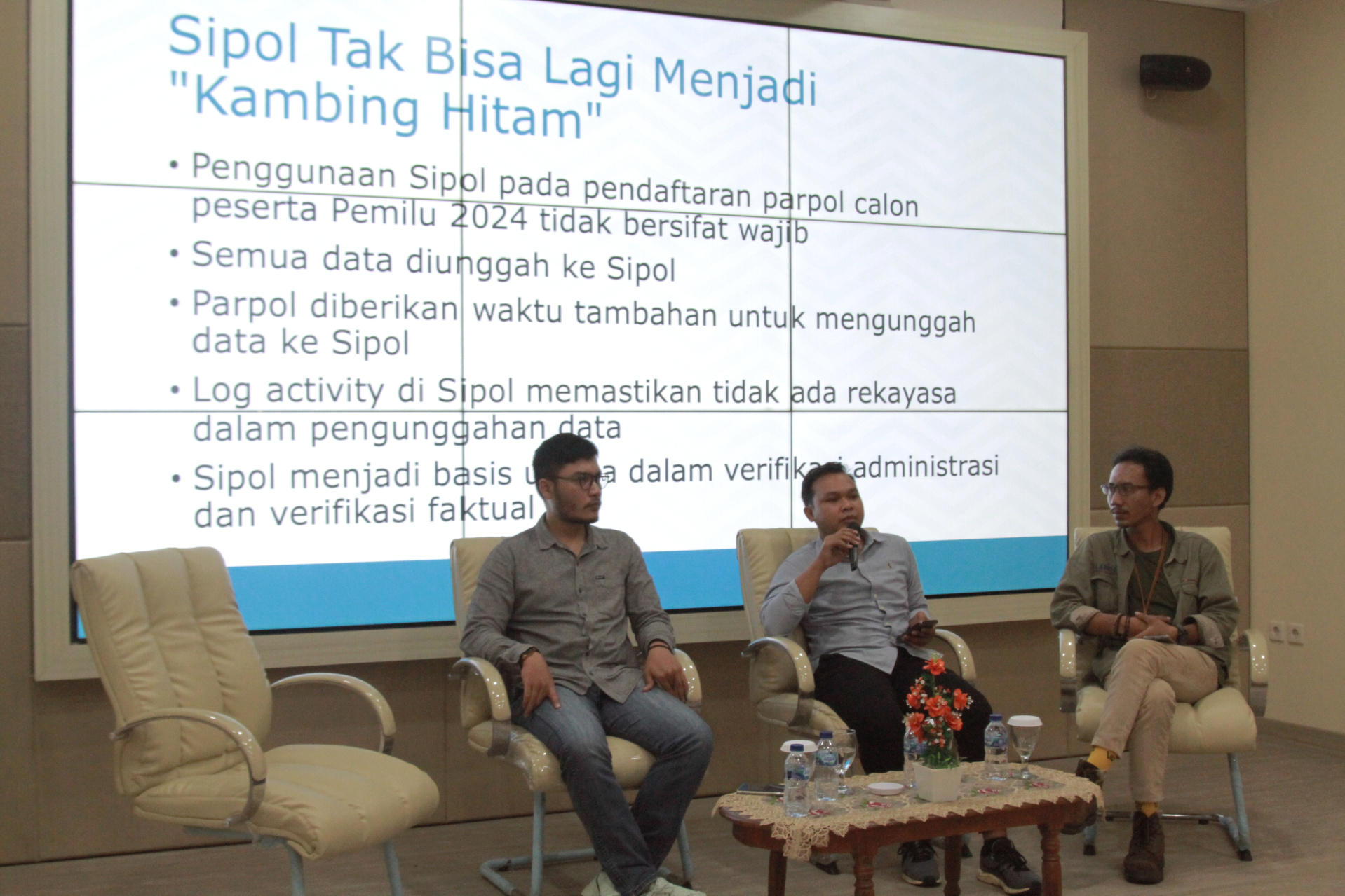 KPU menggelar diskusi bersama media membahas Verifikasi Partai Politik: Identifikasi Peluang Modernisasi Partai Politik