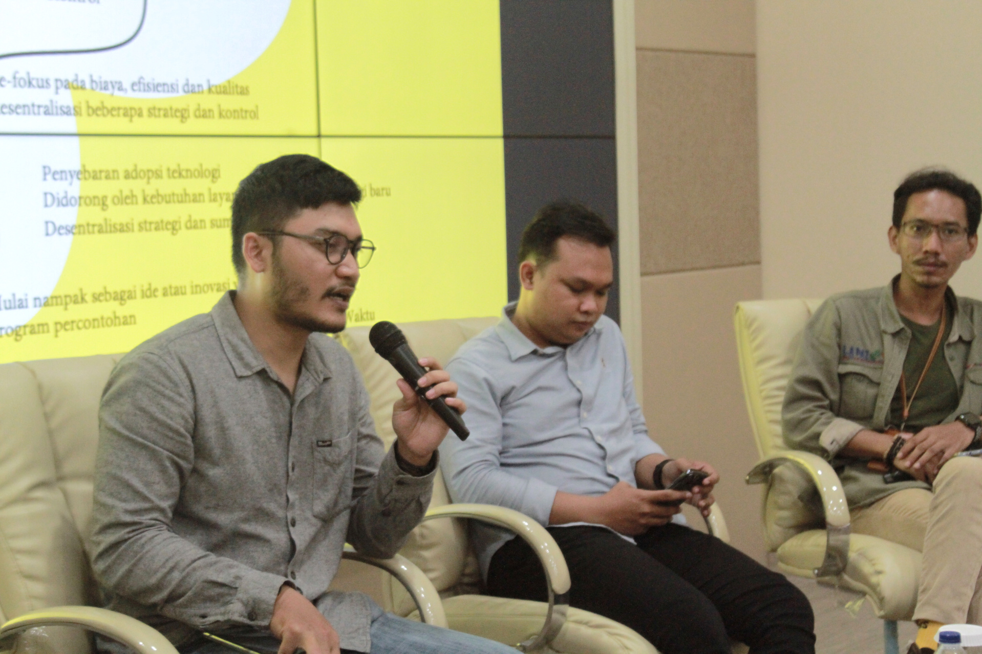 KPU menggelar diskusi bersama media membahas Verifikasi Partai Politik: Identifikasi Peluang Modernisasi Partai Politik