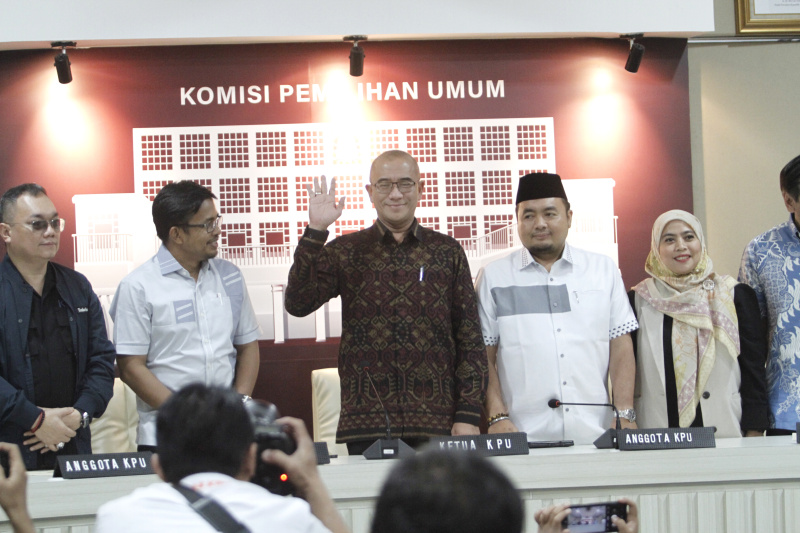 KPU RI gelar konfrensi pers jelang penetapan nomer urut Capres-Cawapres besok (Ashar/SinPo.id)