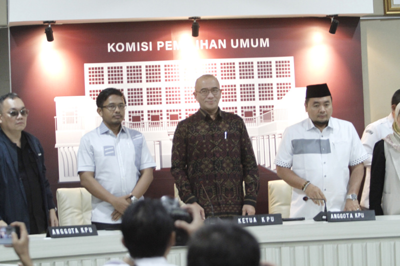 KPU RI gelar konfrensi pers jelang penetapan nomer urut Capres-Cawapres besok (Ashar/SinPo.id)