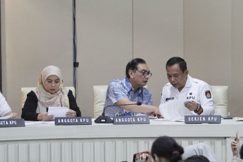 KPU RI gelar konfrensi pers jelang penetapan nomer urut Capres-Cawapres besok (Ashar/SinPo.id)