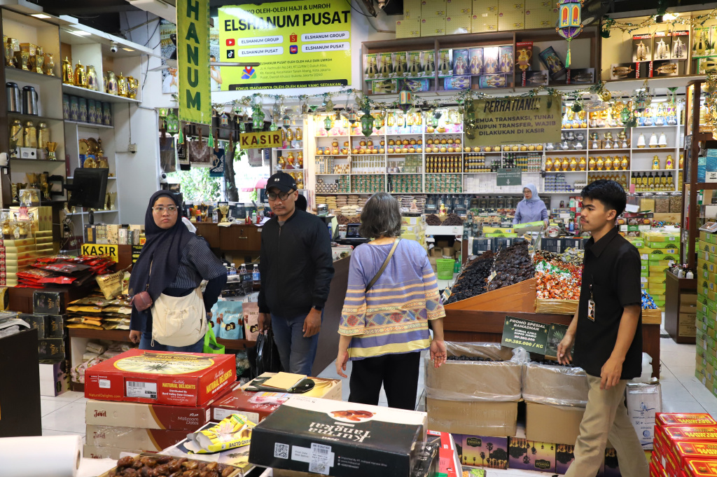 Penjualan meningkat kurma Ajwa saat di bulan Suci Ramadan  (Ashar/SinPo.id)