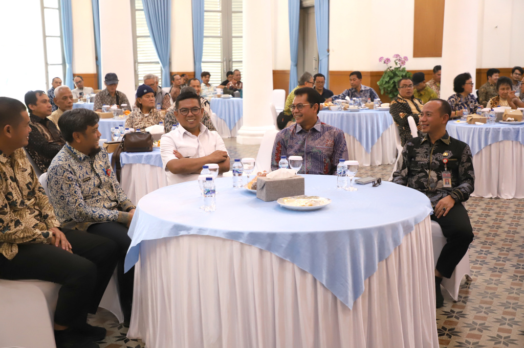 Koordinatoriat Wartawan Parlemen disambut hangat oleh Gubernur Banten Andra Soni saat mengunjungi Gedung Negara (Ashar/SinPo.id)