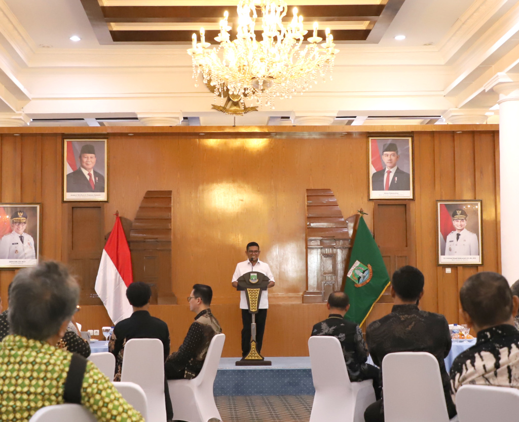 Koordinatoriat Wartawan Parlemen disambut hangat oleh Gubernur Banten Andra Soni saat mengunjungi Gedung Negara (Ashar/SinPo.id)