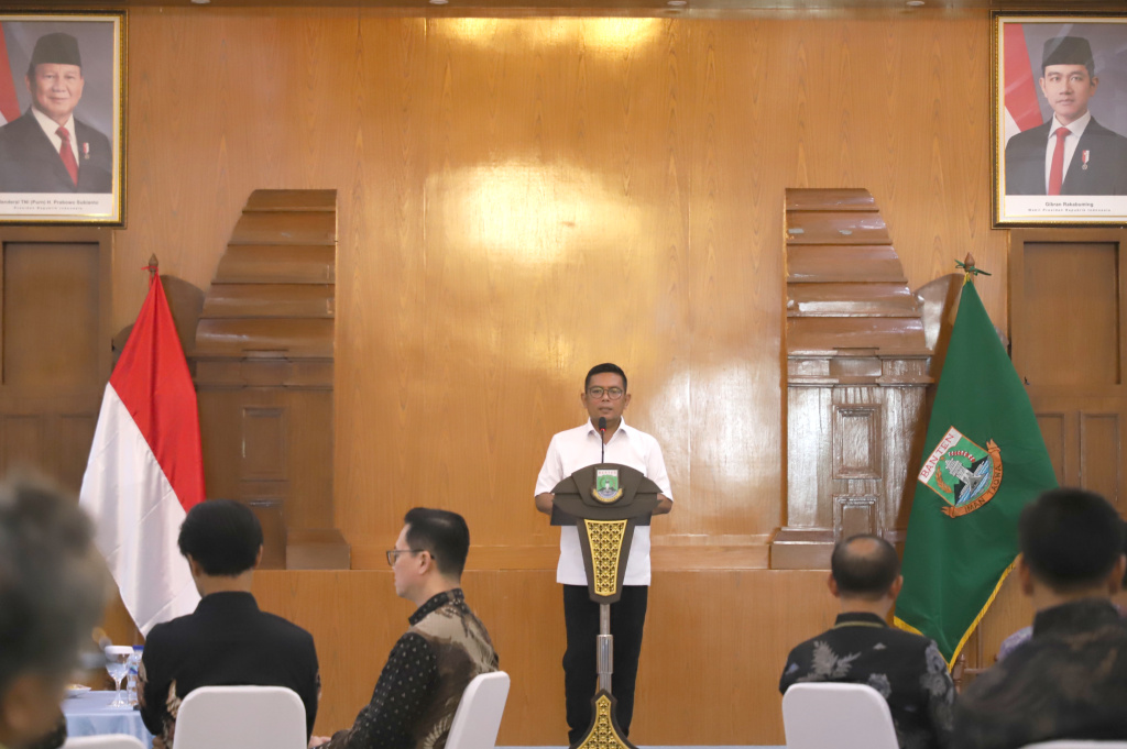 Koordinatoriat Wartawan Parlemen disambut hangat oleh Gubernur Banten Andra Soni saat mengunjungi Gedung Negara (Ashar/SinPo.id)