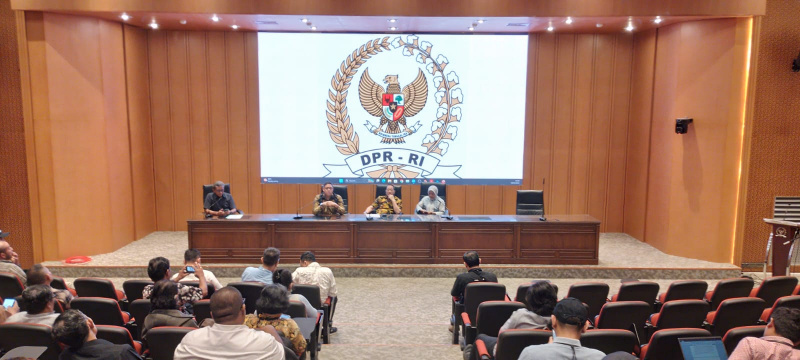 Koordinatoriat Wartawan Parlemen (KWP) menggelar diskusi forum Legislasi dengan tema" Menuju Era Baru, RUU Penyiaran Perlu Ikuti Kemajuan Teknologi" (Ashar/SinPo.id)