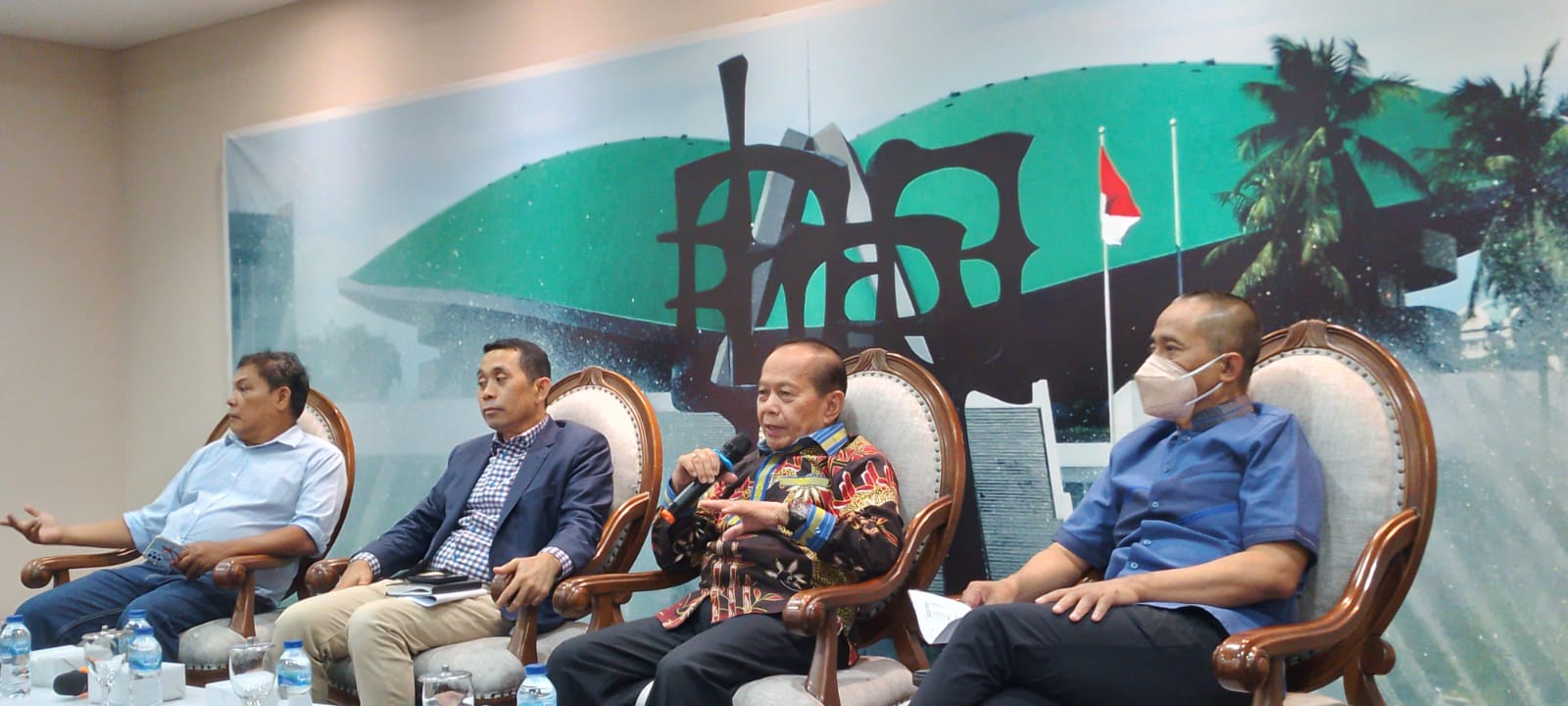 Koordinatoriar Wartawan Parlemen menggelar diskusi pertumbuhan ekonomi di tengah isu resesi (Ashar/SinPo.id)