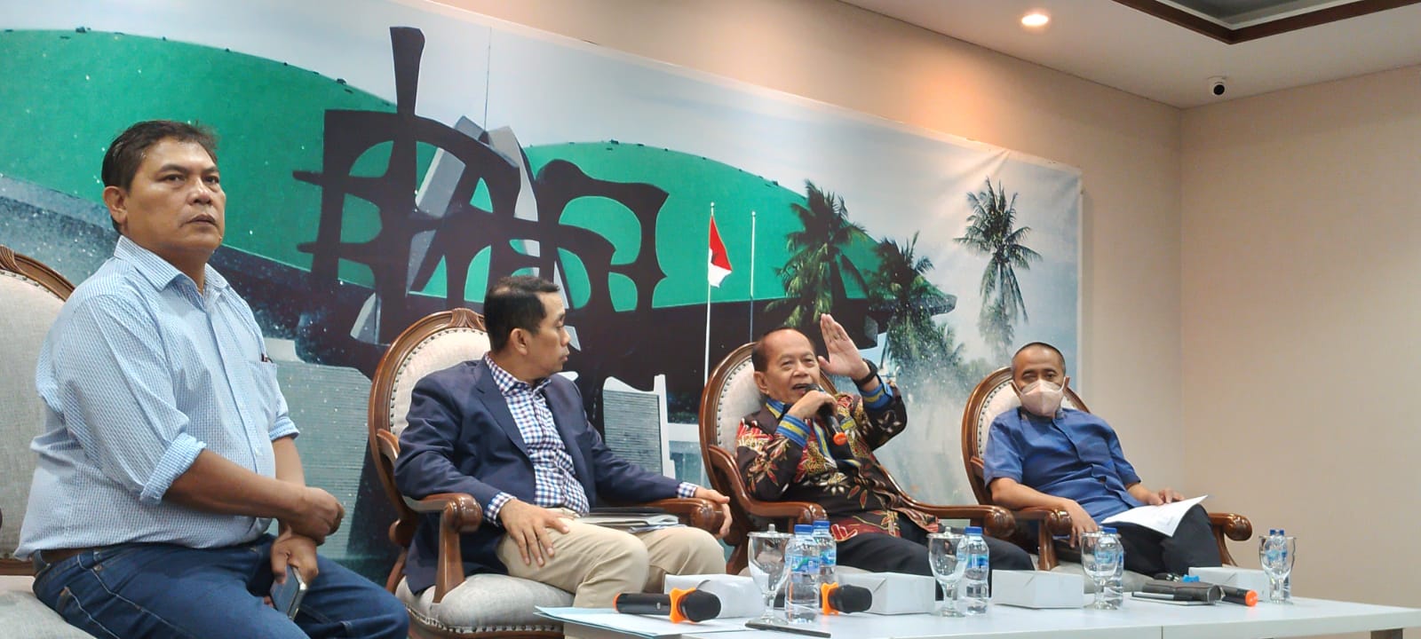 Koordinatoriar Wartawan Parlemen menggelar diskusi pertumbuhan ekonomi di tengah isu resesi (Ashar/SinPo.id)