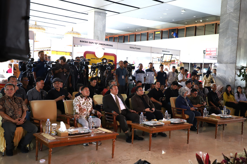 Koordinatoriat Wartawan Parlemen gelar bazaar UMKM Fest