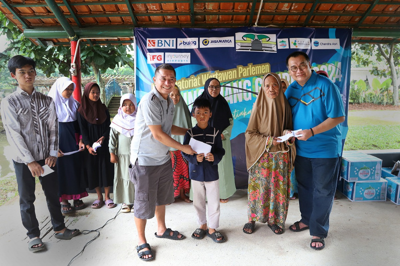 Koordinatoriat Wartawan Parlemen menggelar lomba mancing dalam rangka memperingati Hari kesetiakawanan Sosial Nasional di Kolam pancing Cinangka, Depok (Ashar/SinPo.id)