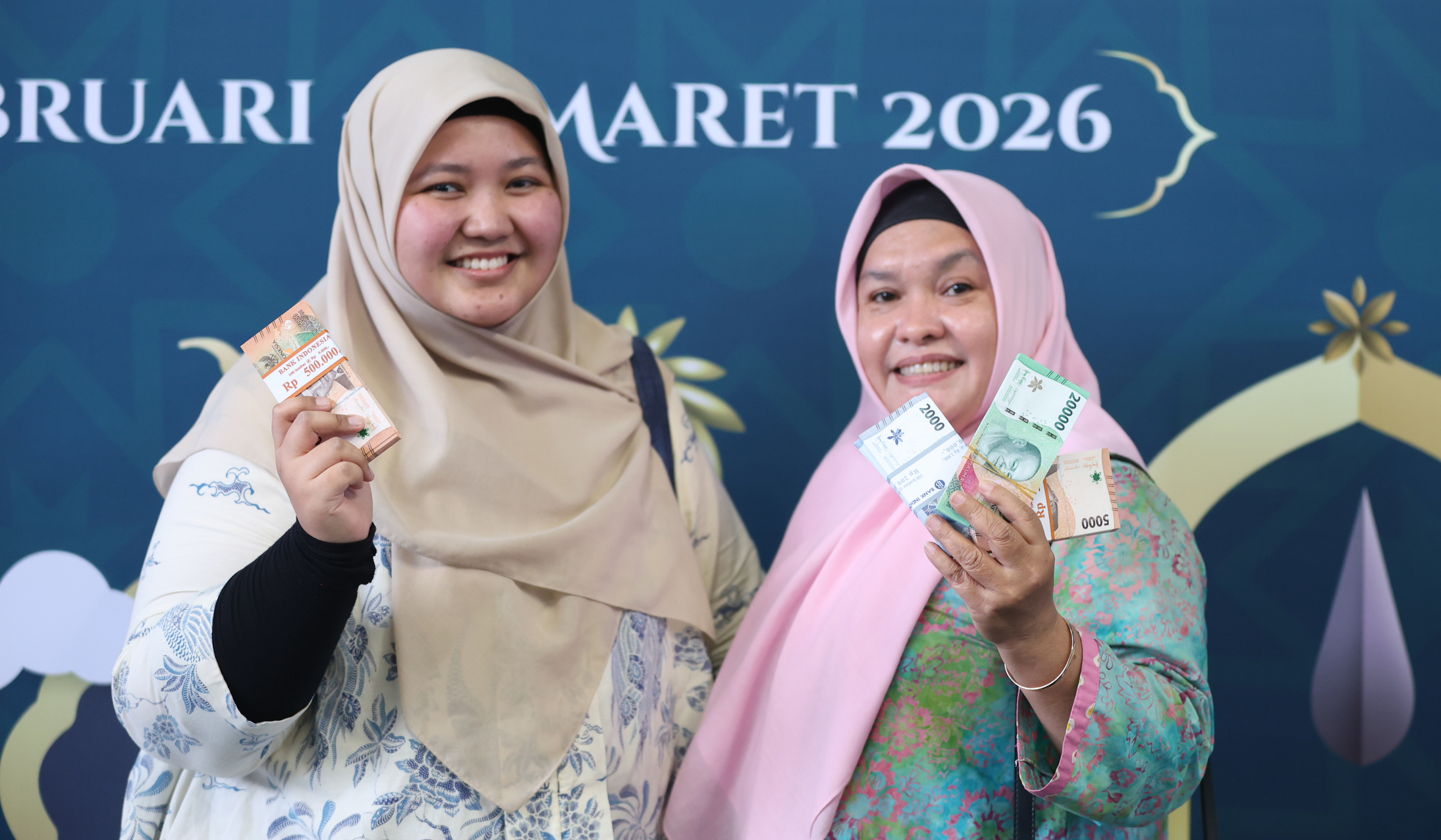 Layanan penukaran uang baru. (Agus Priatna/SinPo.id)