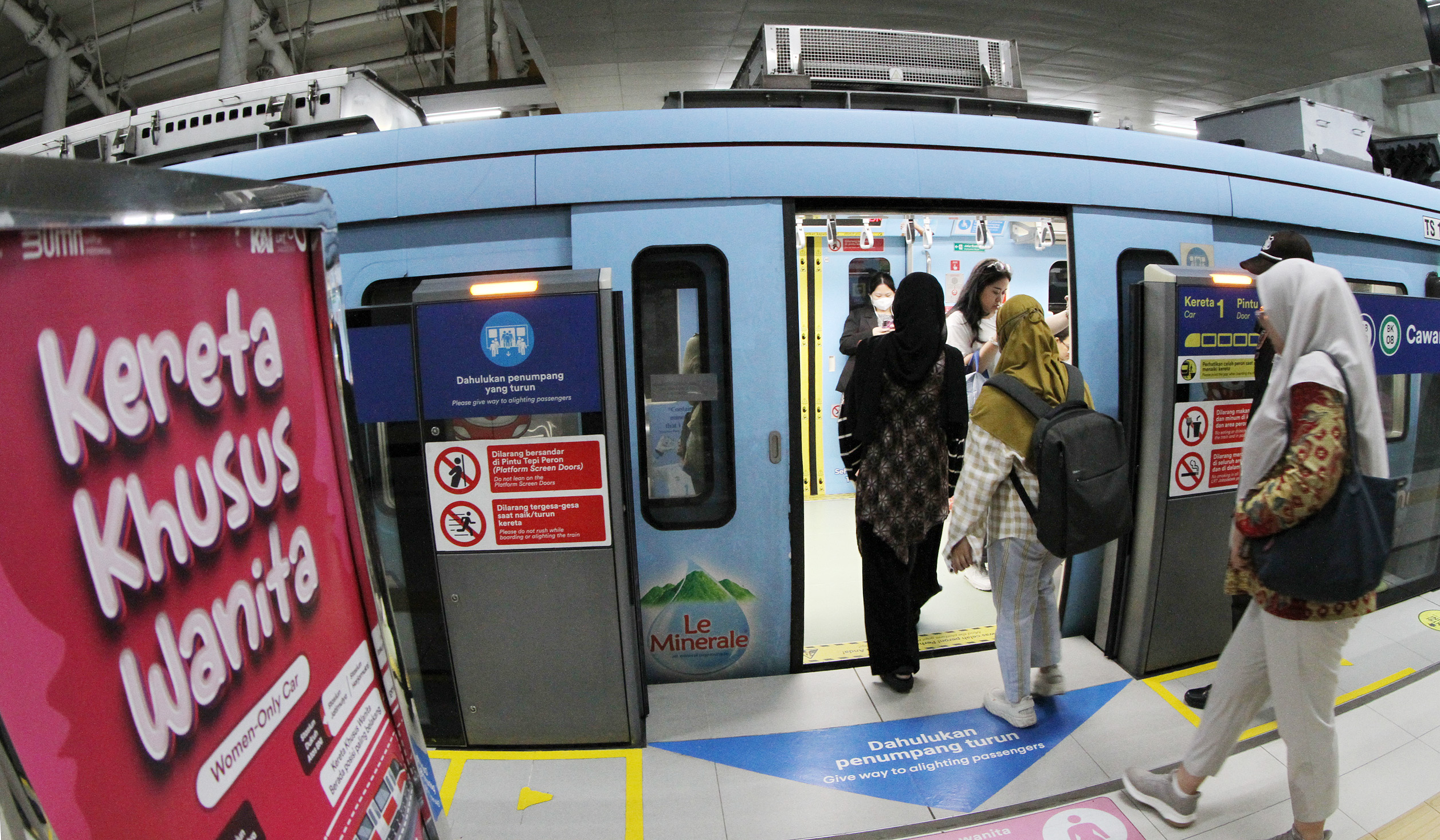 Stasiun LRT Cawang. (Agus Priatna/SinPo.id)