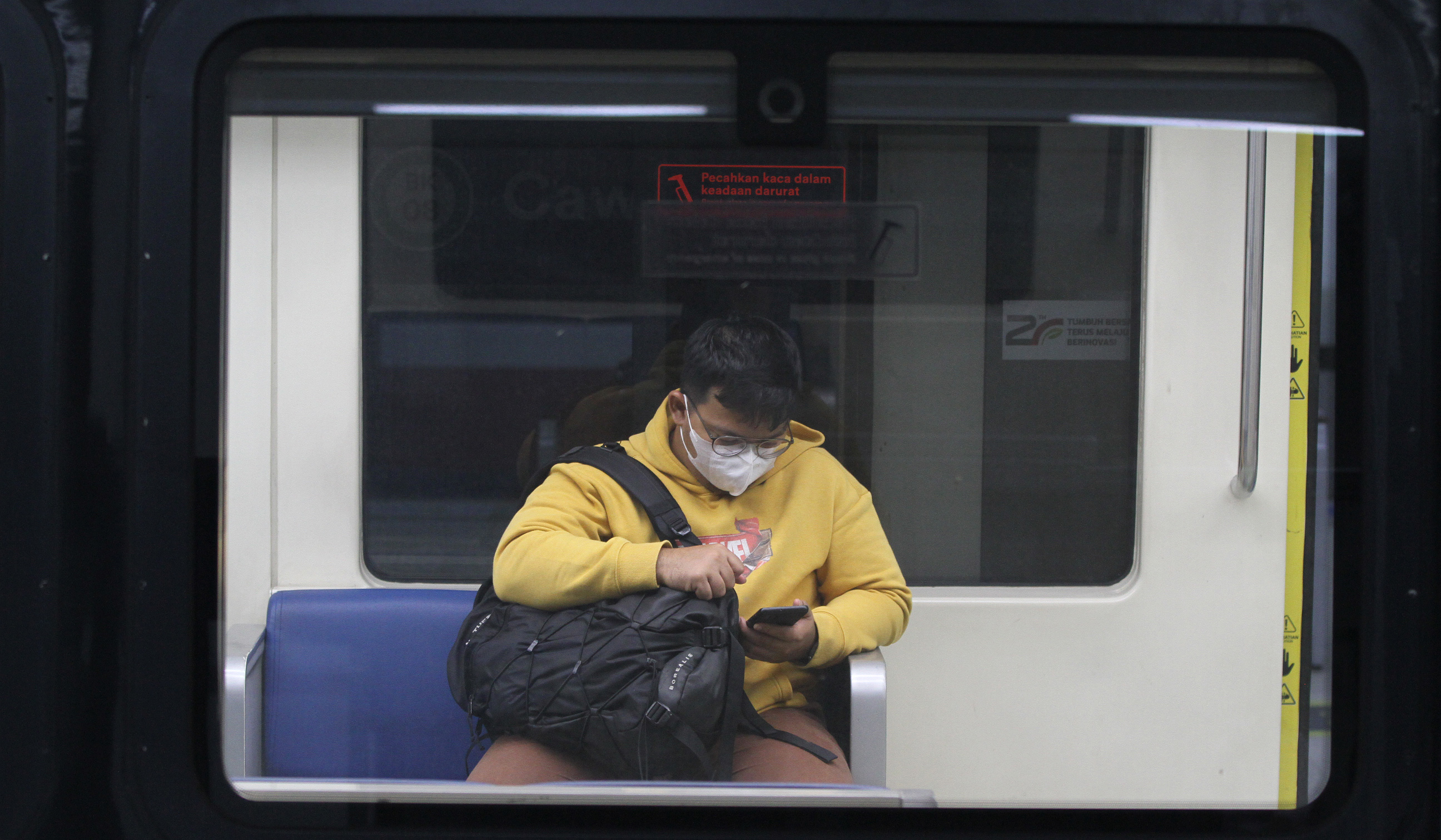 Stasiun LRT Cawang. (Agus Priatna/SinPo.id)