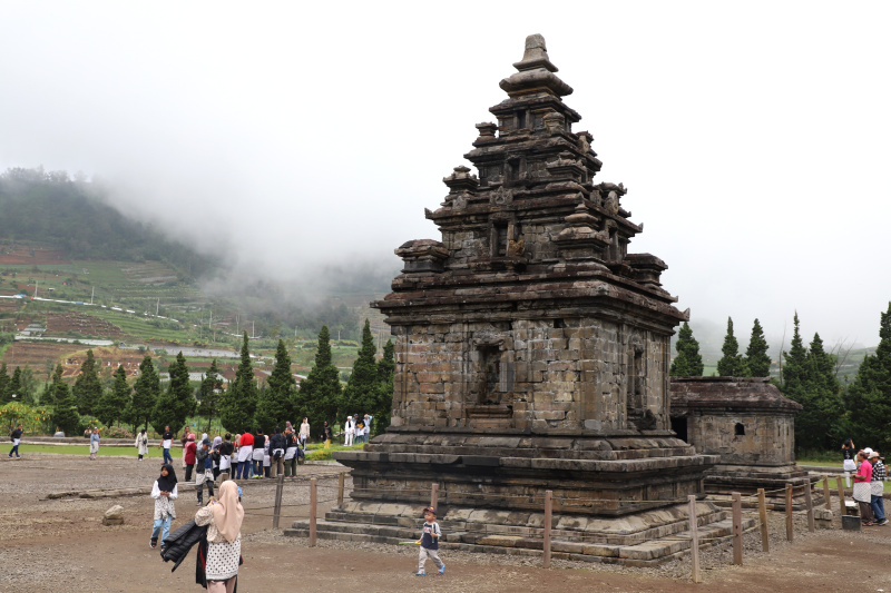 Libur panjang Waisak Wisata Dieng dipadati oleh para wisatawan lokal dan internasional (Ashar/SinPo.id)