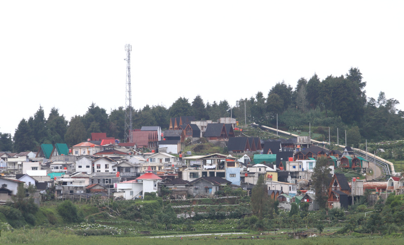 Libur panjang Waisak Wisata Dieng dipadati oleh para wisatawan lokal dan internasional (Ashar/SinPo.id)