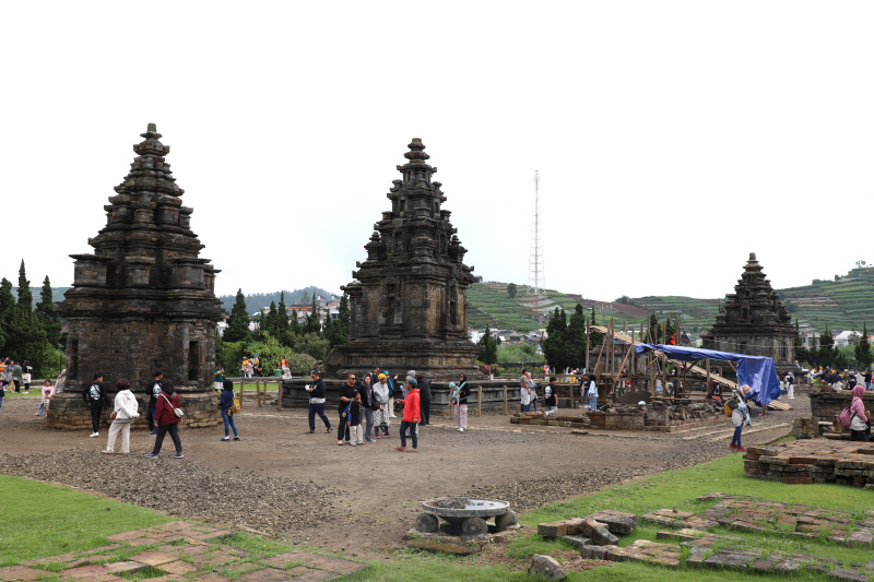 Libur panjang Waisak Wisata Dieng dipadati oleh para wisatawan lokal dan internasional (Ashar/SinPo.id)