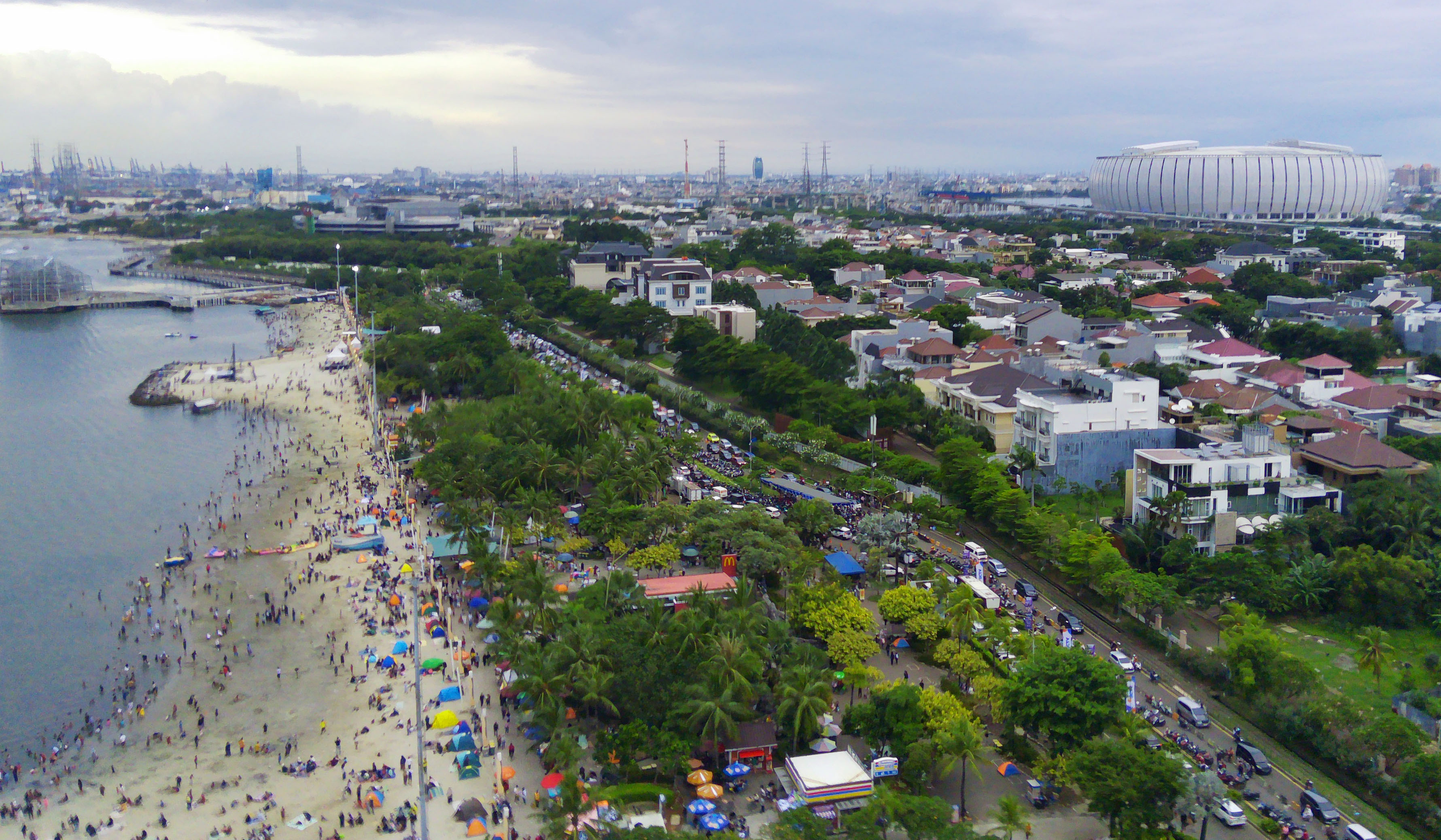 Kawasan pantai Ancol, Jakarta. (Agus Priatna/SinPo.id)