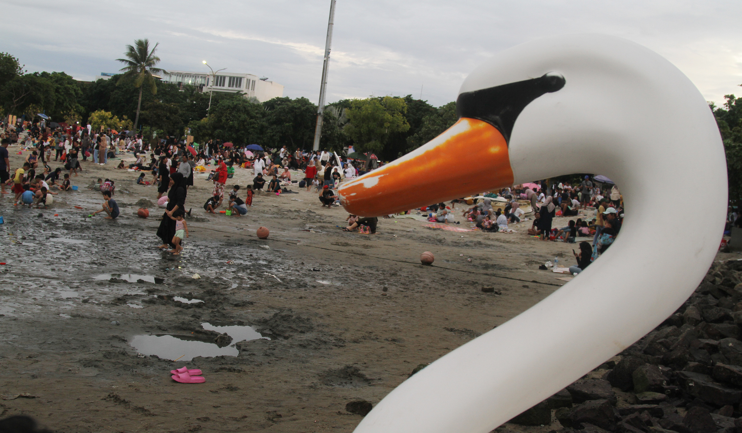 Kawasan pantai Ancol, Jakarta. (Agus Priatna/SinPo.id)