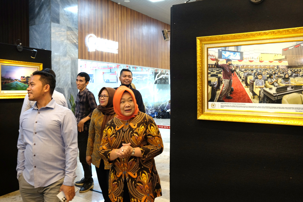 Sekjen MPR RI Siti Fauziah resmi membuka Lomba Anugerah Jurnalistik MPR RI (Ashar/SinPo.id)