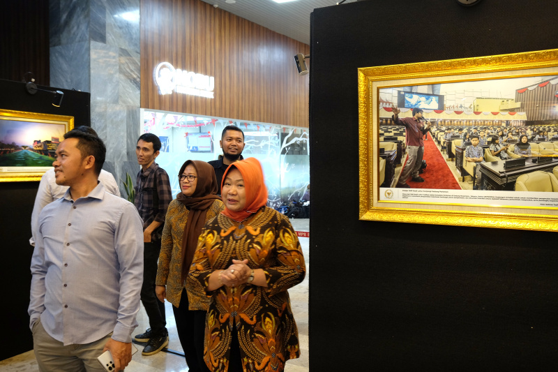 Sekjen MPR RI Siti Fauziah resmi membuka Lomba Anugerah Jurnalistik MPR RI (Ashar/SinPo.id)