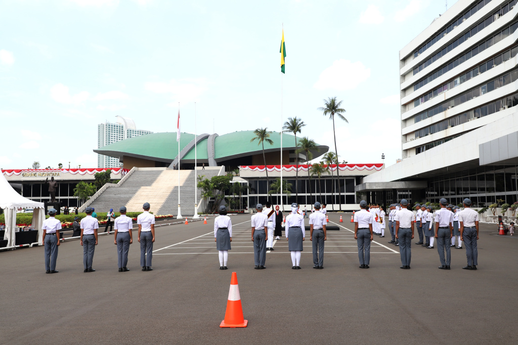 Lomba paskibraka dalam peringatan Hari Konstitusi ke-80 MPR RI (Ashar/SinPo.id)