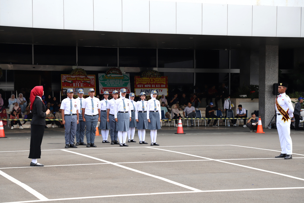 Lomba paskibraka dalam peringatan Hari Konstitusi ke-80 MPR RI (Ashar/SinPo.id)
